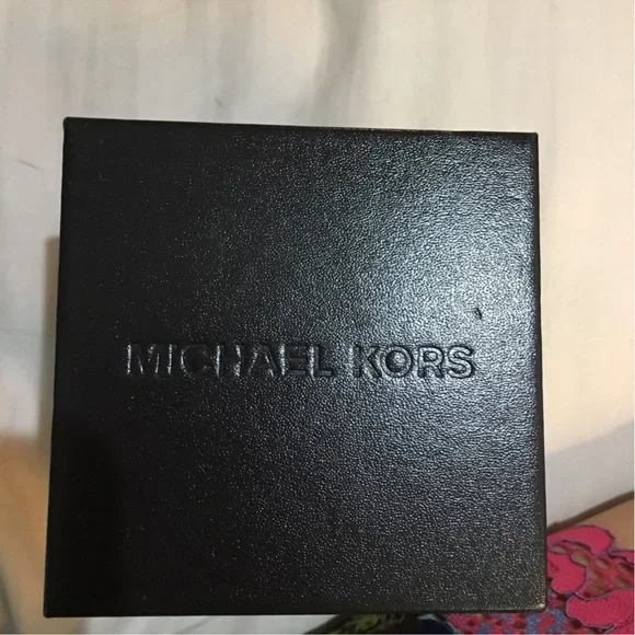 Mk crystal watch new in box.never wore this watch - Picture 7 of 8